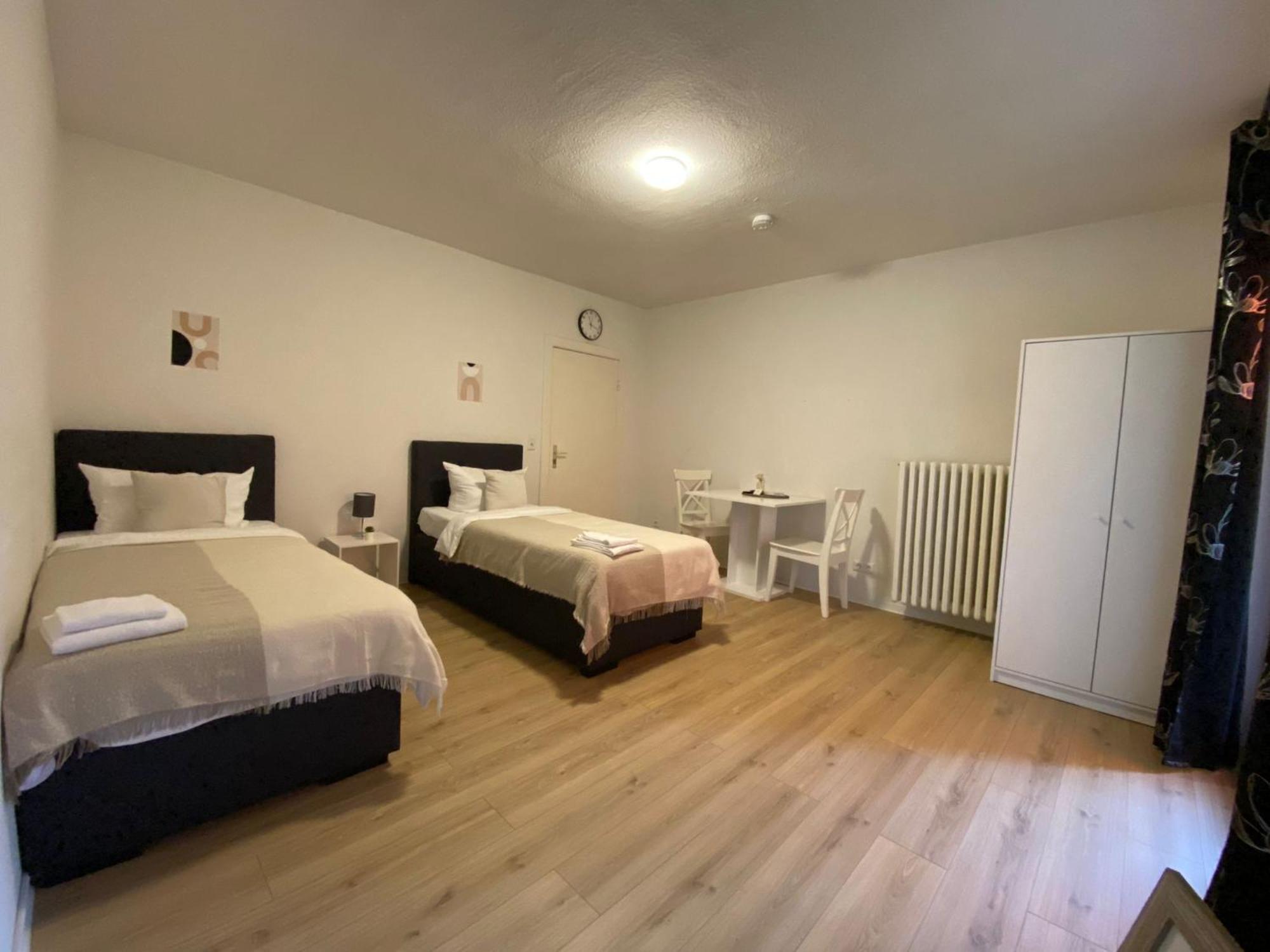 Zentrale 3-Zimmer Wohnung Mit Balkon - Perfekt Fuer Monteure Und Familien Neumuenster Exterior photo