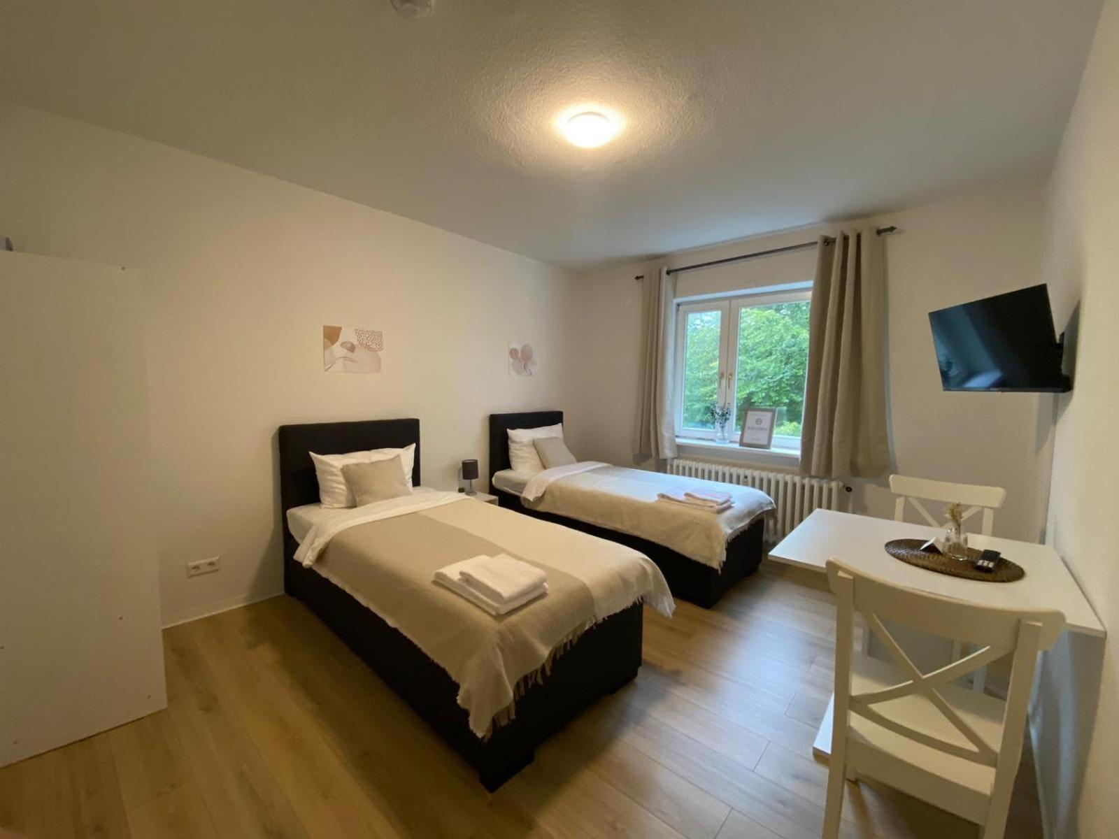 Zentrale 3-Zimmer Wohnung Mit Balkon - Perfekt Fuer Monteure Und Familien Neumuenster Exterior photo
