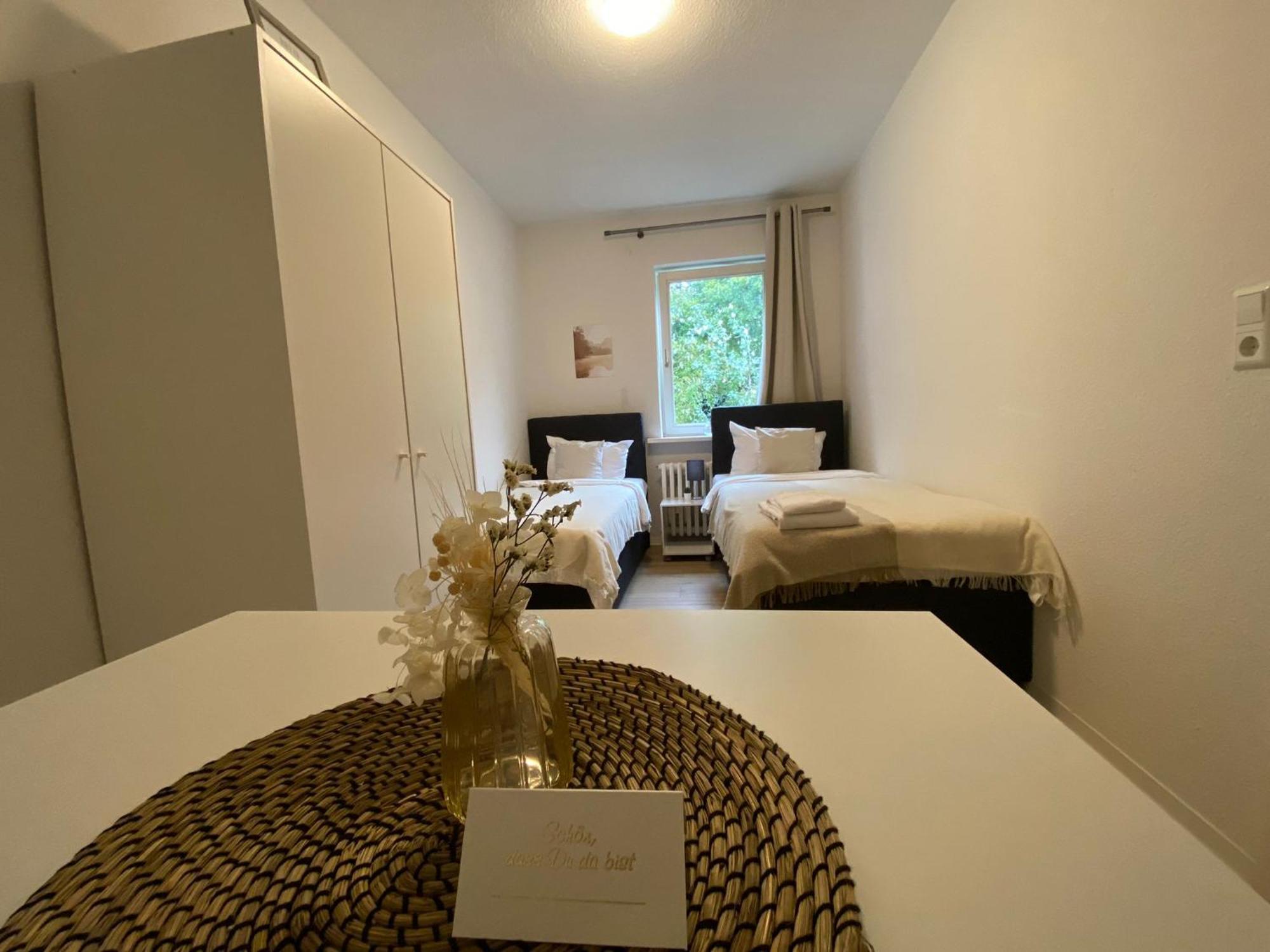 Zentrale 3-Zimmer Wohnung Mit Balkon - Perfekt Fuer Monteure Und Familien Neumuenster Exterior photo